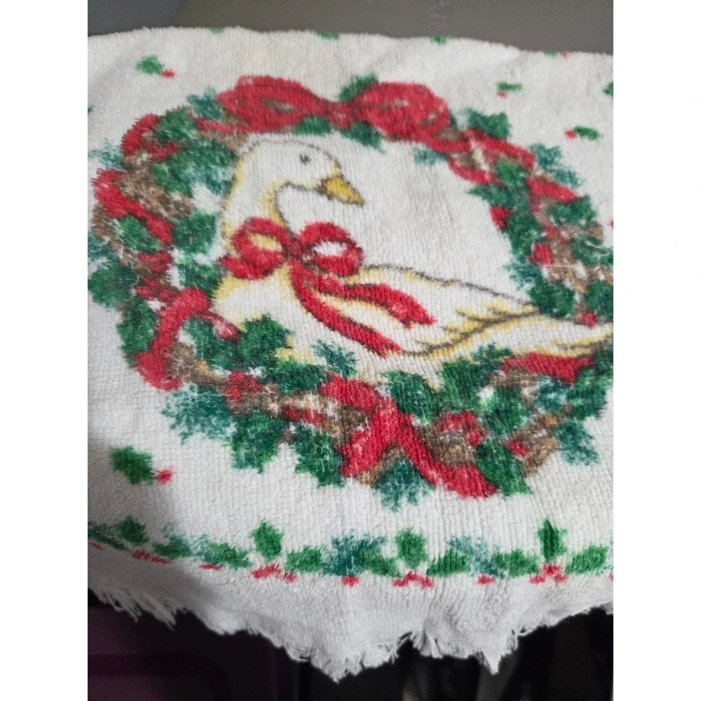 Vintage Christmas Goose Wreath Hand Towel White Cotton Fringed Holiday Decor